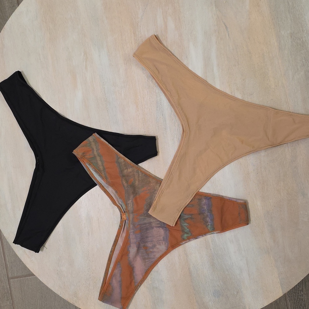 3 Pcs SKIMS Thongs | Jelly Sheer Dipped Thong  Clay, Onyx, Tie Dye Print 4X